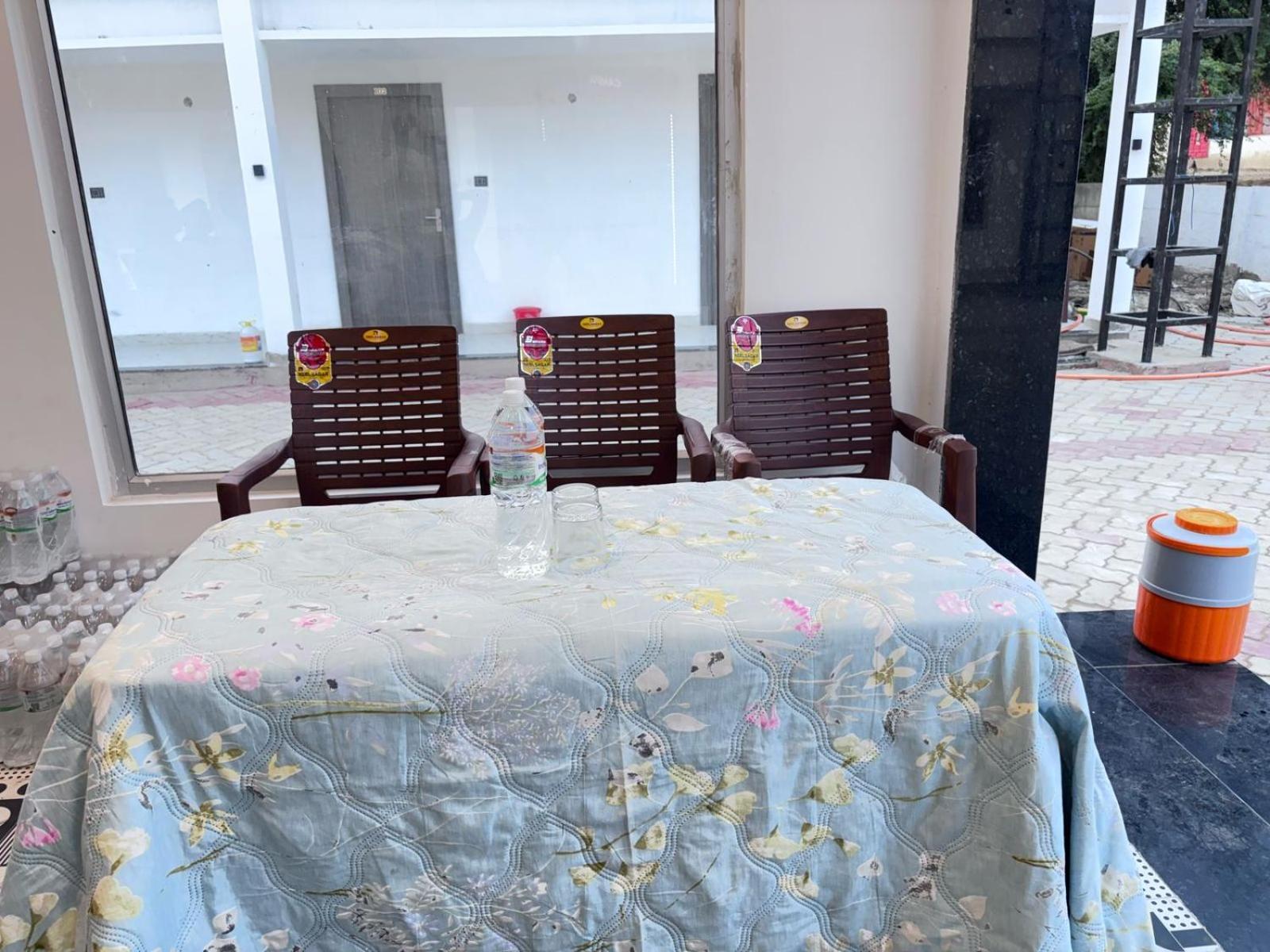 Hotel Omkar Palace Ayodhya Bagian luar foto